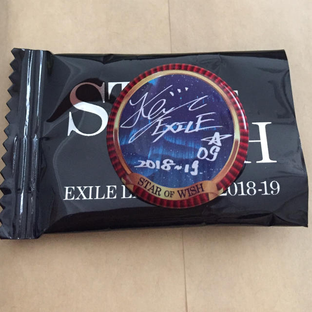 EXILE(エグザイル)の黒木啓司 サイン 缶バッジ チケットの音楽(国内アーティスト)の商品写真