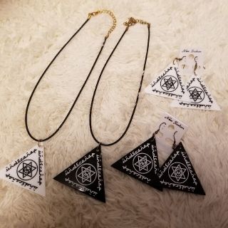 アンビー(ENVYM)の六芒星 ネックレス&ピアス セット売り【白黒セット売り】(ネックレス)