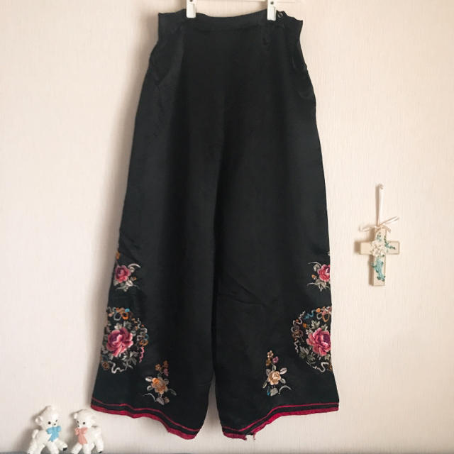 Lochie(ロキエ)のvintage｜シルクチャイナ刺繍ワイドパンツ レディースのパンツ(その他)の商品写真