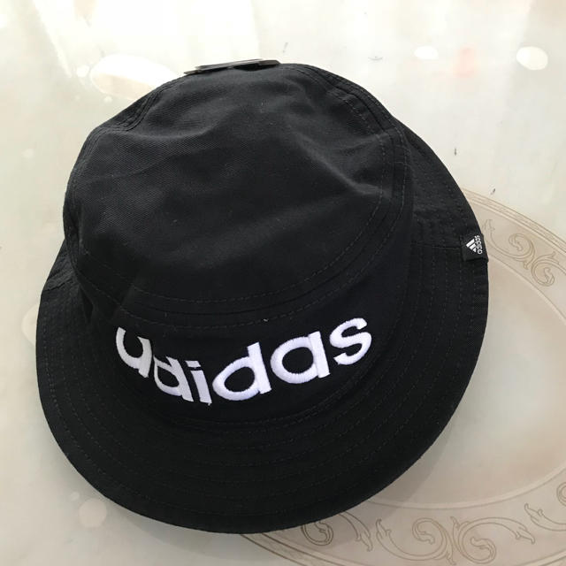 adidas(アディダス)の新品未使用☆adidasバケットハット キッズ/ベビー/マタニティのこども用ファッション小物(帽子)の商品写真