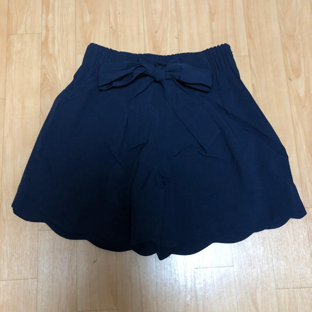 MAJESTIC LEGON(マジェスティックレゴン)のタグ付き新品MAJESTIC LEGON ウエストリボンスカラップショートパンツ レディースのパンツ(ショートパンツ)の商品写真