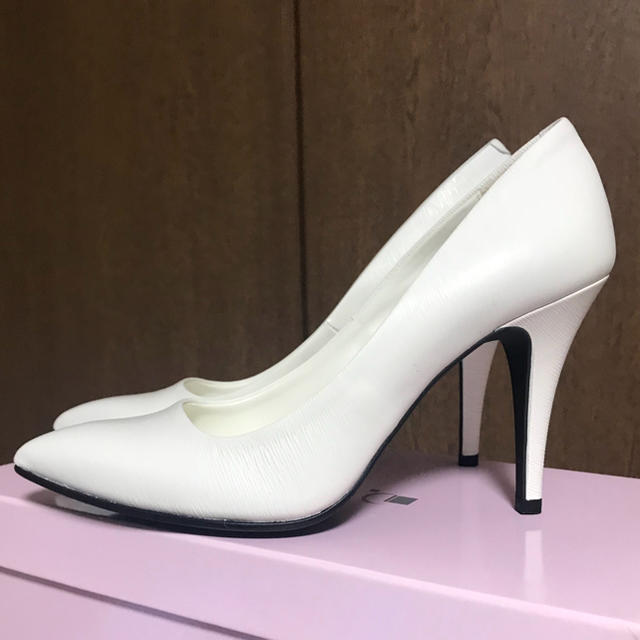 DIANA(ダイアナ)のホワイト 白 パンプス レディースの靴/シューズ(ハイヒール/パンプス)の商品写真