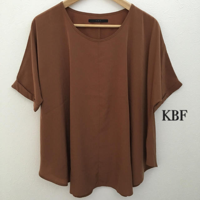 KBF(ケービーエフ)のKBF アシンメトリー 半袖ブラウス トップス レディースのトップス(Tシャツ(半袖/袖なし))の商品写真