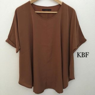 ケービーエフ(KBF)のKBF アシンメトリー 半袖ブラウス トップス(Tシャツ(半袖/袖なし))