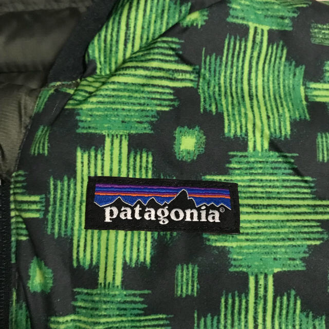 patagonia(パタゴニア)のPatagonia パタゴニア ベビー・リバーシブル・パフボール・ジャケット  キッズ/ベビー/マタニティのベビー服(~85cm)(ジャケット/コート)の商品写真