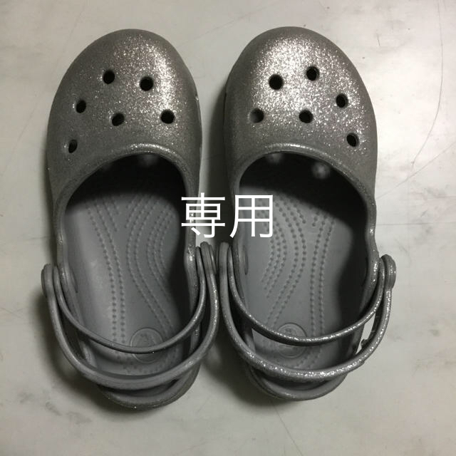 crocs(クロックス)のクロックス キッズ キッズ/ベビー/マタニティのキッズ靴/シューズ(15cm~)(サンダル)の商品写真