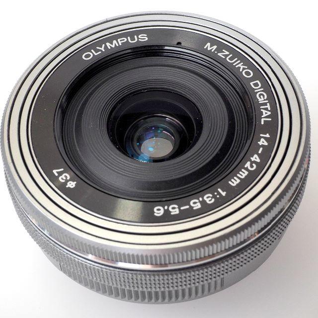OLYMPUS(オリンパス)のM.ZUIKO DIGITAL ED 14-42mm F3.5-5.6 EZ 銀 スマホ/家電/カメラのカメラ(レンズ(ズーム))の商品写真