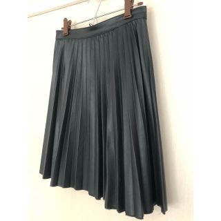 ザラ(ZARA)のZara フェイクレザープリーツスカート(ひざ丈スカート)