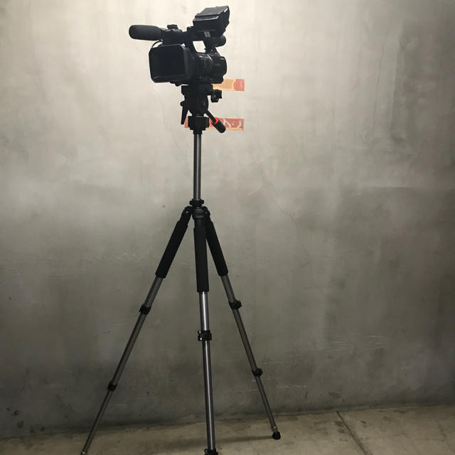 ビデオ用三脚 ノーブランド 最大荷重6.8kg 170cm 業務用カメラ ビデオ用三脚 ノーブランド 最大荷重6.8kg 170cm 業務用カメラ