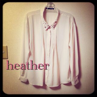 ヘザー(heather)のheather♡ビジュー付ブラウス(シャツ/ブラウス(長袖/七分))