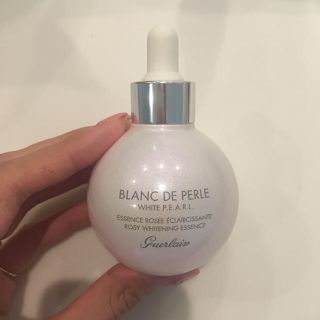 ゲラン(GUERLAIN)のゲラン ペルル ブランホワイトニングエッセンス(美容液)