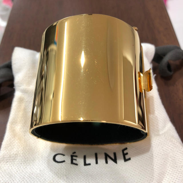 celine(セリーヌ)のエリザベス様専用セリーヌ マンシェット ゴールド レディースのアクセサリー(ブレスレット/バングル)の商品写真