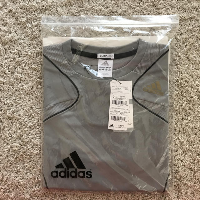 adidas(アディダス)の新品！メンズアディダス 半袖シャツ M メンズのトップス(シャツ)の商品写真