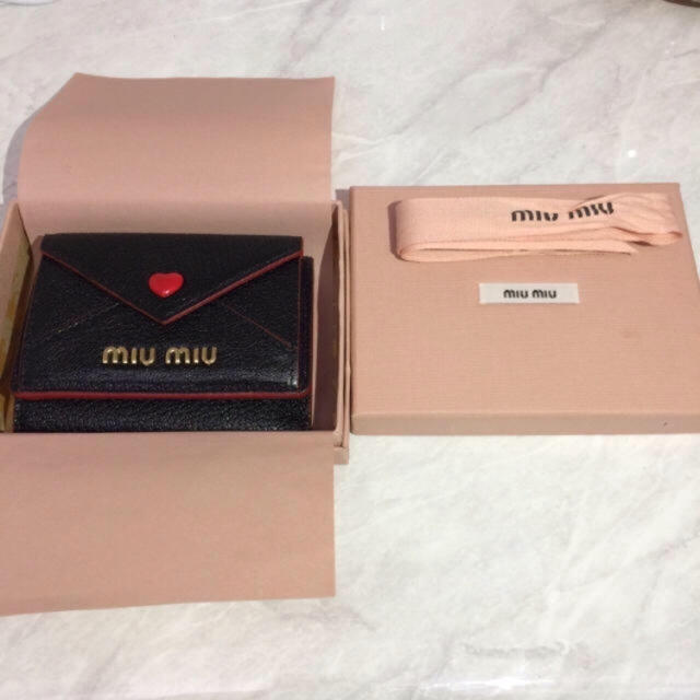 フリル 最安値 miumiu ラブレター財布