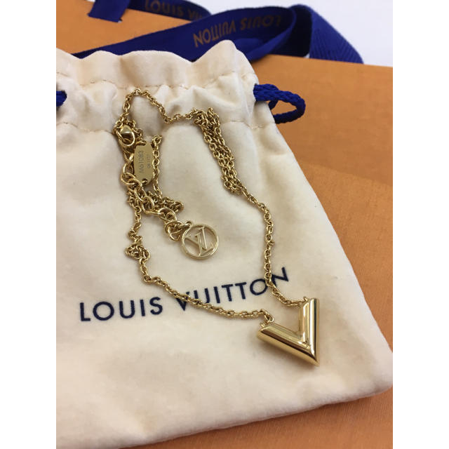 LOUIS エッセンシャルVネックレス❤️の通販 by ♡ＫＥＬＬＹ♡'s shop｜ルイヴィトンならラクマ VUITTON - 新品同様❤️正規店購入❤️ヴィトン 豊富な安い