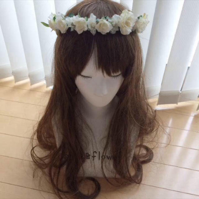 花かんむり♡白♡葉っぱ ハンドメイドのアクセサリー(ヘアアクセサリー)の商品写真