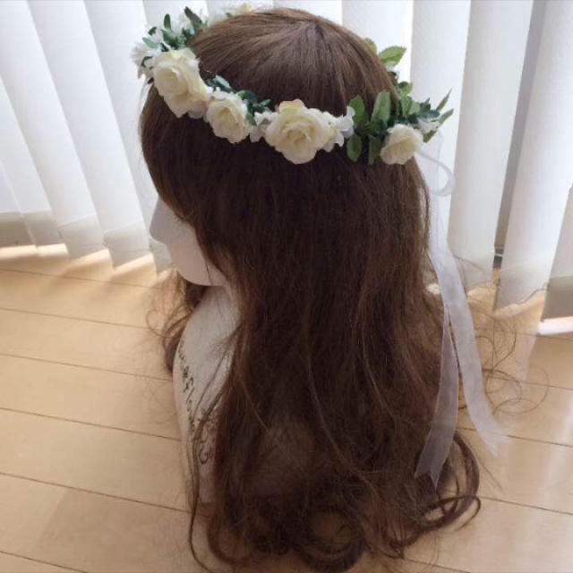 花かんむり♡白♡葉っぱ ハンドメイドのアクセサリー(ヘアアクセサリー)の商品写真