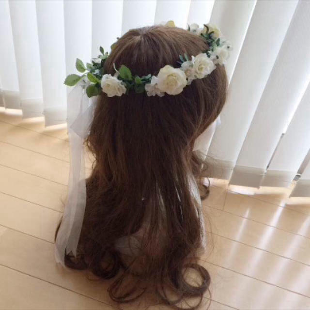 花かんむり♡白♡葉っぱ ハンドメイドのアクセサリー(ヘアアクセサリー)の商品写真