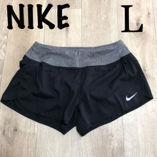 ナイキ(NIKE)のL ナイキ レディース ランパン ショーパン  黒無地 ブラック無地(ショートパンツ)