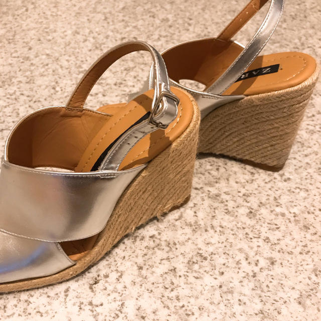 ZARA ウェッジサンダル レディースの靴/シューズ(サンダル)の商品写真