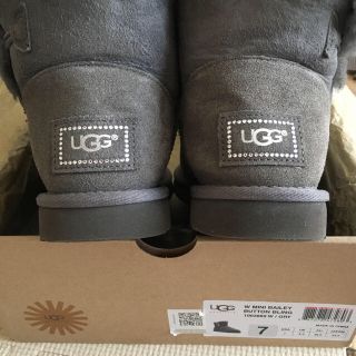 アグ(UGG)のUGG ミニ ベイリーボタン ブリング スワロフスキー(ブーツ)