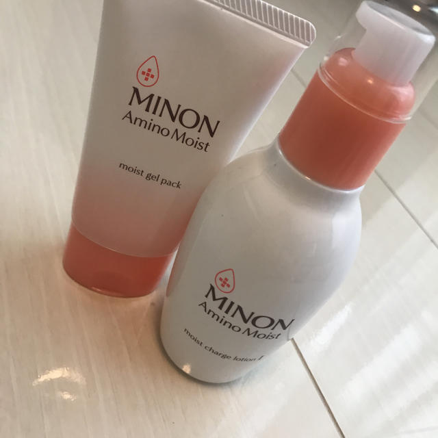 MINON(ミノン)のミノンアミノモイストローション&アミノモイストパック コスメ/美容のスキンケア/基礎化粧品(化粧水/ローション)の商品写真