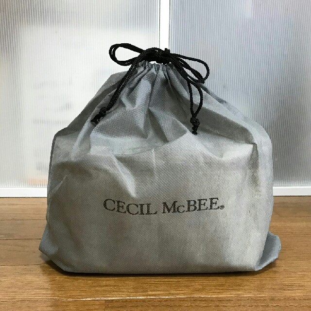 CECIL McBEE(セシルマクビー)の新品★セシルマクビー バニティポーチ レディースのファッション小物(ポーチ)の商品写真