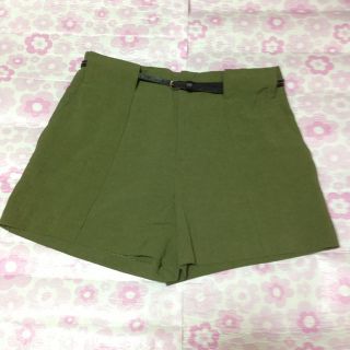 ザラ(ZARA)のザラ カーキショートパンツ(ショートパンツ)