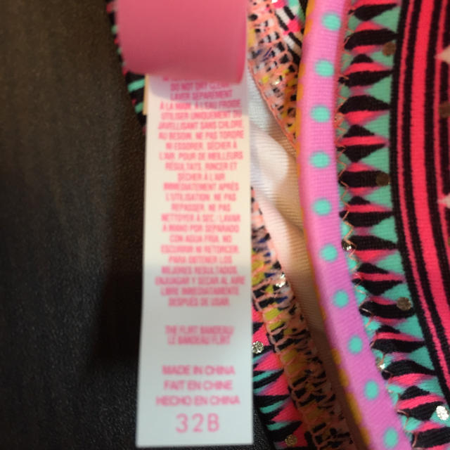 Victoria's Secret(ヴィクトリアズシークレット)のヴィクトリアズシークレット スイムウェア トップス 単品 未使用新品 32B レディースの水着/浴衣(水着)の商品写真