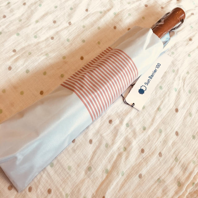 サンバリア100 2段折 ボーダー レッド レディースのファッション小物(傘)の商品写真