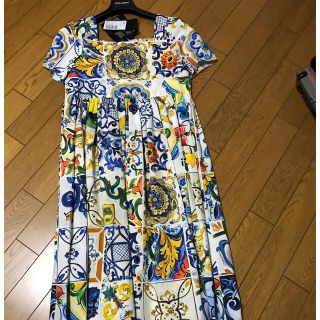 ドルチェアンドガッバーナ(DOLCE&GABBANA)のドルチェアンドガッパーナ新品未使用マヨルカワンピース28日まで(ひざ丈ワンピース)