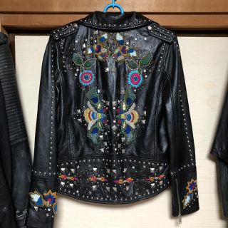 ザラ(ZARA)のZARA スタッズ ワッペン 本革 レザー ライダース ジャケット(ライダースジャケット)