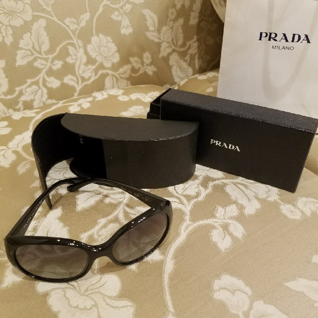 PRADA(プラダ)の中古品！PRADA　サングラス レディースのファッション小物(サングラス/メガネ)の商品写真