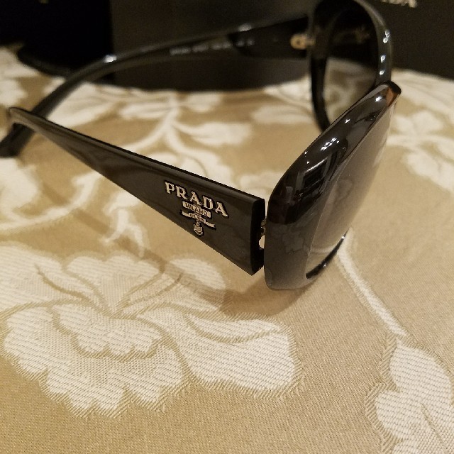 PRADA(プラダ)の中古品！PRADA　サングラス レディースのファッション小物(サングラス/メガネ)の商品写真