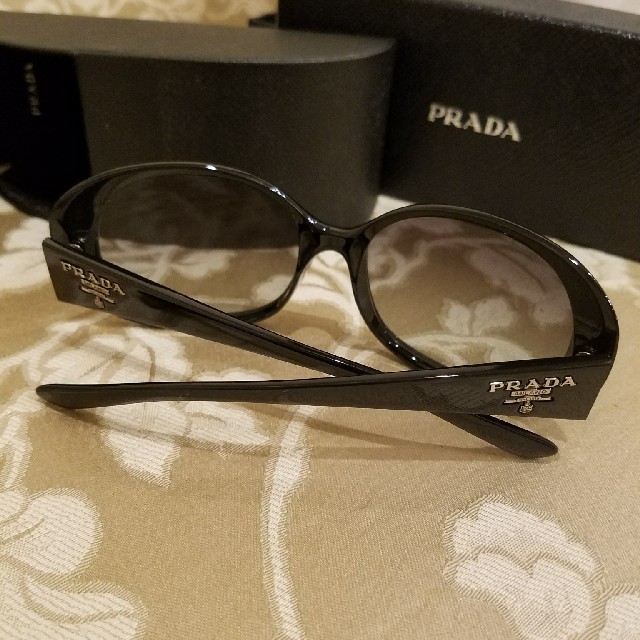 PRADA(プラダ)の中古品！PRADA　サングラス レディースのファッション小物(サングラス/メガネ)の商品写真