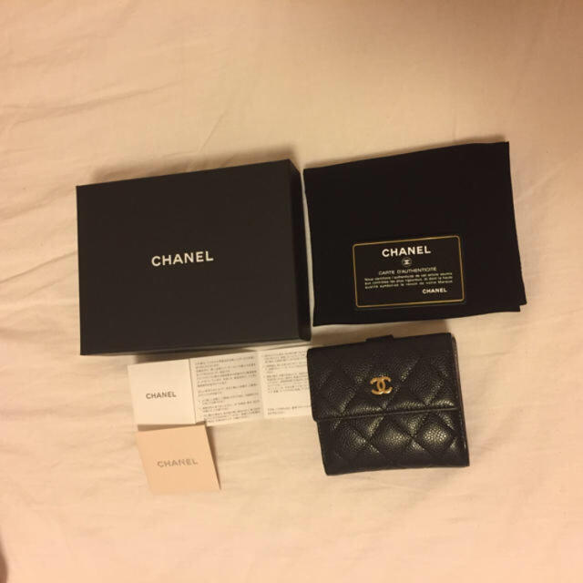 CHANEL(シャネル)の美品 CHANEL キャビアスキンマトラッセWホック財布 レディースのファッション小物(財布)の商品写真