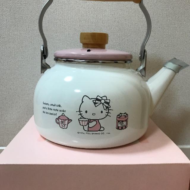 ハローキティ(ハローキティ)のホーローケトル  2L インテリア/住まい/日用品のキッチン/食器(調理道具/製菓道具)の商品写真