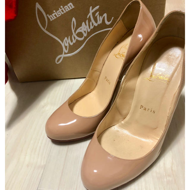 Christian Louboutin(クリスチャンルブタン)のクリスチャンルブタン ☆ 定番ベージュパンプス レディースの靴/シューズ(ハイヒール/パンプス)の商品写真