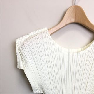 プリーツプリーズイッセイミヤケ(PLEATS PLEASE ISSEY MIYAKE)のプリーツプリーズ  半袖カットソーブラウス アイボリー系(カットソー(半袖/袖なし))