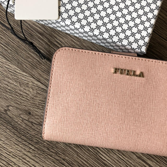 Furla(フルラ)の新品 バビロンM 折り財布 ピンクベージュ moonstone 二つ折り レディースのファッション小物(財布)の商品写真