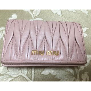 ミュウミュウ(miumiu)の【角と縁に汚れあり】miumiuカードケース(名刺入れ/定期入れ)