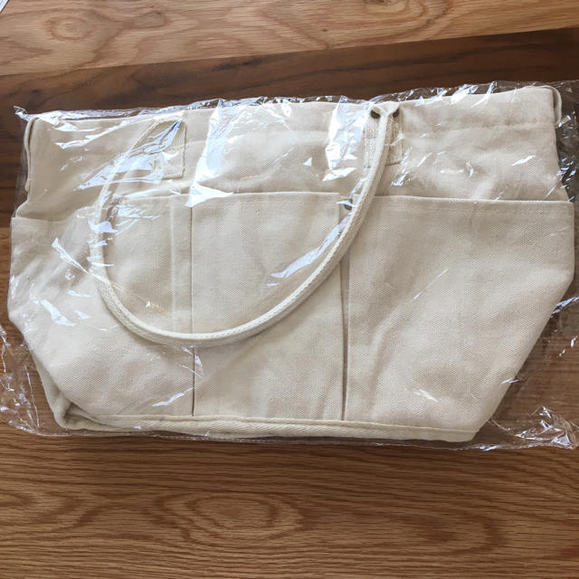 ニトリ(ニトリ)のニトリ マルチポケットトートバッグ Mサイズ 新品 未使用 レディースのバッグ(トートバッグ)の商品写真
