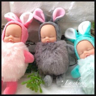 ♥️スヤスヤ赤ちゃん Sleeping baby キーホルダー♡うさぎ グレー♡の