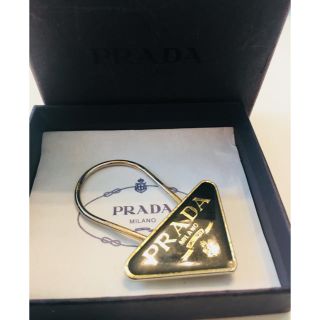 プラダ(PRADA)の♡プラダ 三角プレートキーホルダー♡(キーホルダー)