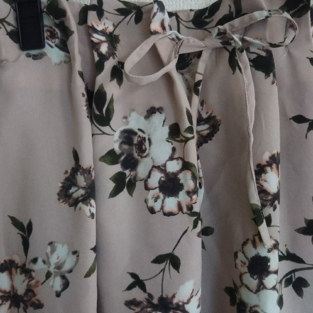 しまむら(シマムラ)の【値下げ】花柄フレアスカート レディースのスカート(ひざ丈スカート)の商品写真