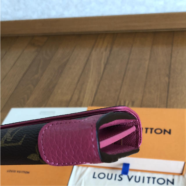 LOUIS VUITTON(ルイヴィトン)のヴィトン  財布  ポルトフォイユ サラ  レティーロ   レディースのファッション小物(財布)の商品写真