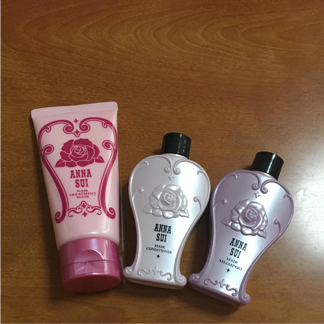 ANNA SUI(アナスイ)の新品☆ANNA SUI シャンプー コンディショナー トリートメント セット コスメ/美容のヘアケア/スタイリング(シャンプー)の商品写真