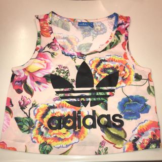 アディダス(adidas)のadidas 花柄 タンクトップ(タンクトップ)