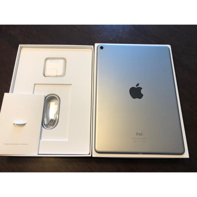 Apple(アップル)のApple iPad Pro 9.7 128GB WiFiモデル スマホ/家電/カメラのPC/タブレット(タブレット)の商品写真