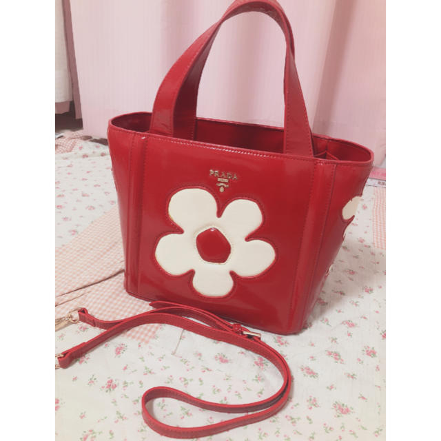 PRADA(プラダ)のプラダ花柄バッグ miumiuハンドバッグ赤 カナパトート中古 鞄 レディースのバッグ(ハンドバッグ)の商品写真